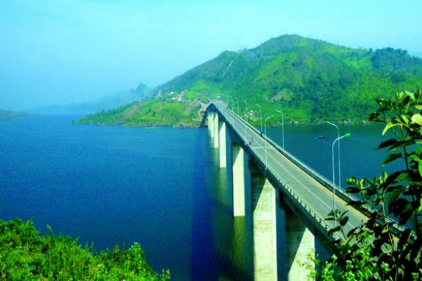 Cầu Pá Uông cây cầu vĩ đại bắc qua dòng sông Đà hùng vĩ