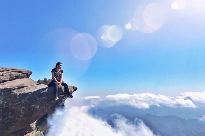 Vị trí có thể ngắm những biển mây mênh mông bát ngát và chụp ảnh sống ảo tại đỉnh Pha Luông