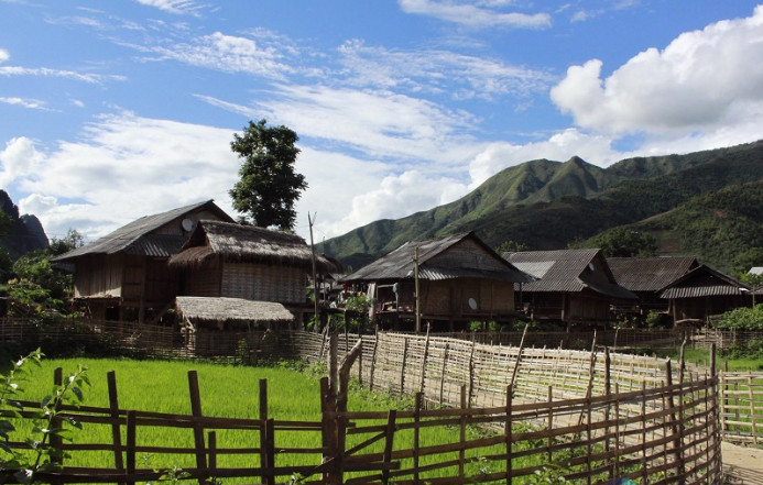 Những bản làng người dân tộc Thái sinh sống bên bên lòng hồ 