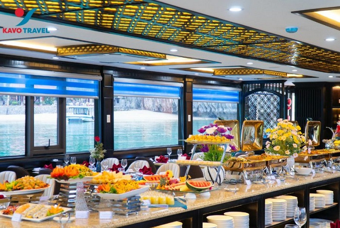 Nhà hàng trên du thuyền Hạ Long trong tour của Kavo Travel