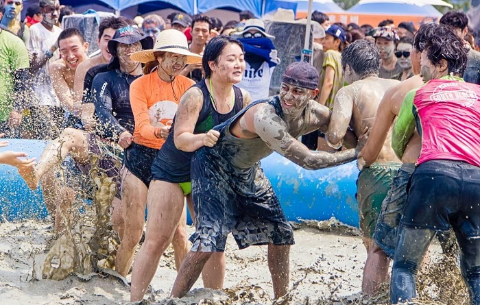 Vui bất tận với lễ hội tắm bùn Boryeong ở Hàn Quốc